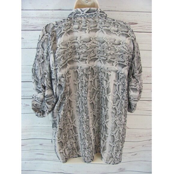 Women’s Love Stitch Blouse Button Down Size Large Grey Snakeskin Print NWT - Picture 2 of 12